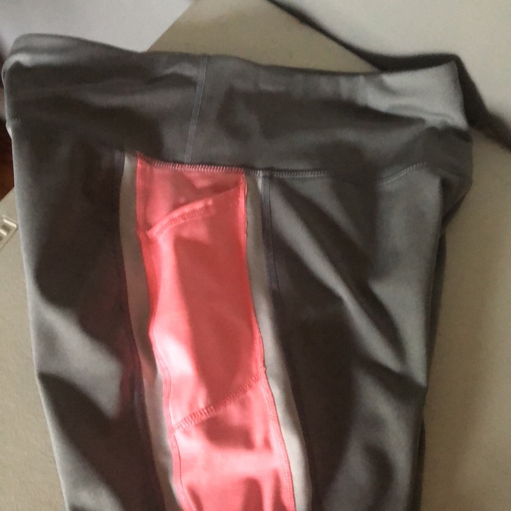 SOLD Avia yoga pants size M (8-10) - Picture 5 of 10